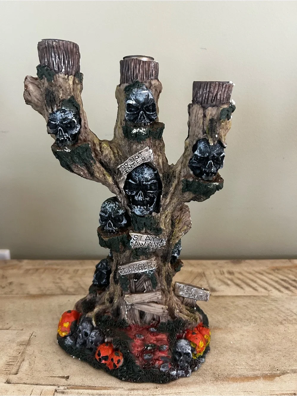 Vintage Gothic Skull Tree Trunk Candelabra - 3-Candle Halloween Decor Holder